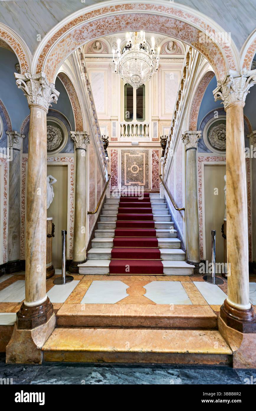 Valencia Spagna. Museo Nazionale delle Ceramiche e delle Arti Decorative 'González Marti' - Data: 22 - 04 - 2025 Foto Stock