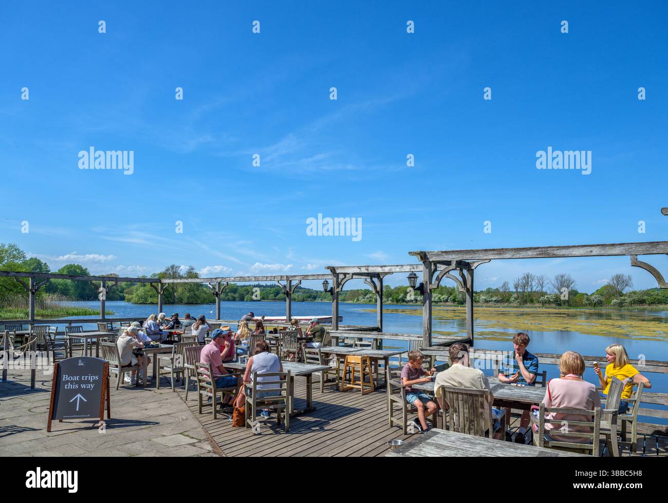 Il ponte di Boathouse, Castle Howard, una casa signorile vicino a York, Yorkshire, Inghilterra, Regno Unito Foto Stock