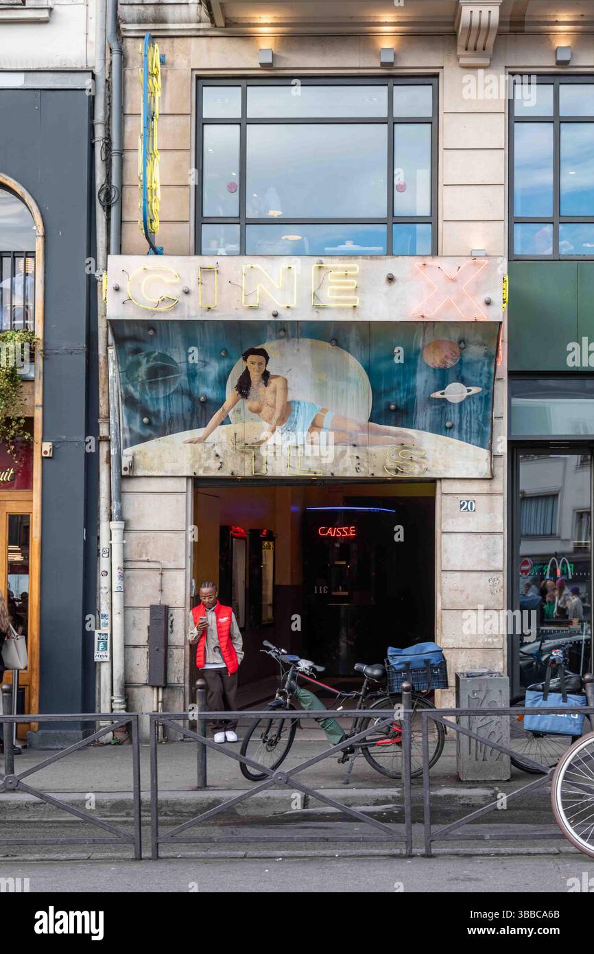 Ciné X Atlas, club di intrattenimento per adulti al 20 di Boulevard de Clichy a Pigalle, quartiere Montmartre di Parigi, Francia Foto Stock