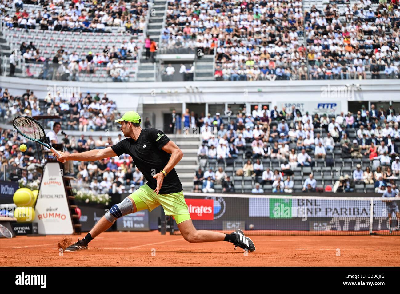 Hubert Hurkacz in azione durante il match di internazionali BNL d'Italia tra Hubert Hurkacz e Tommy Paul il 15 maggio 2025 a campo centrale a Roma. Foto Tiziano Ballabio Foto Stock