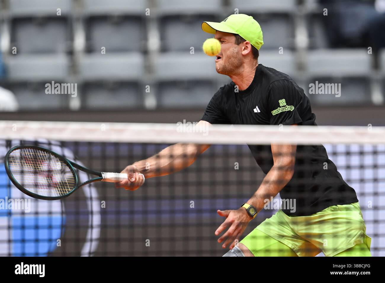 Hubert Hurkacz in azione durante il match di internazionali BNL d'Italia tra Hubert Hurkacz e Tommy Paul il 15 maggio 2025 a campo centrale a Roma. Foto Tiziano Ballabio Foto Stock