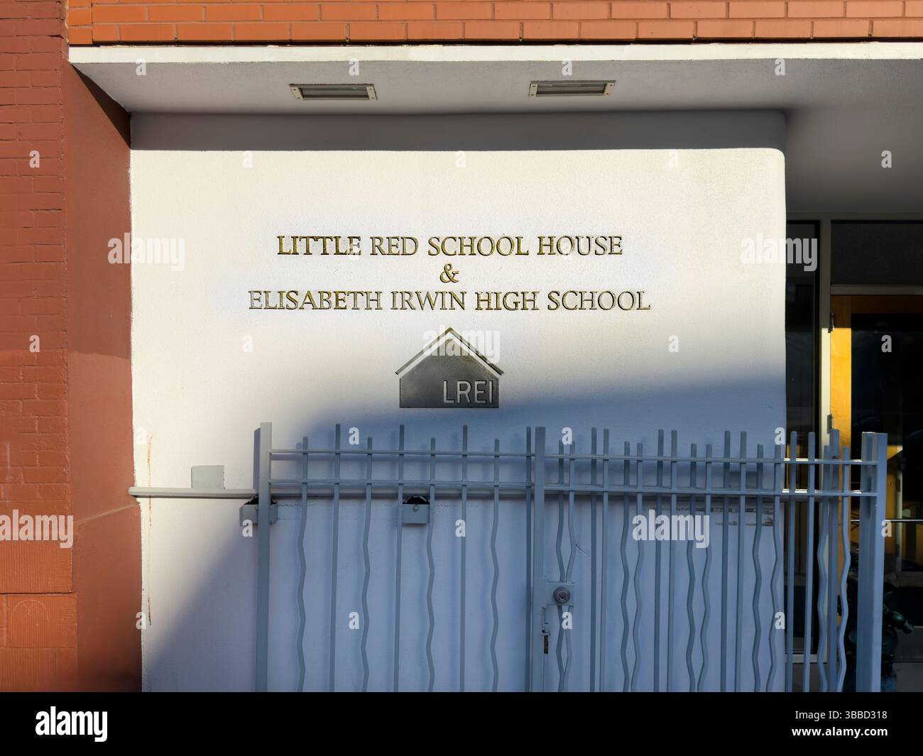 Little Red School House e Elisabeth Irwin High School, dettagli esterni dell'edificio, Greenwich Village, New York City, New York, STATI UNITI Foto Stock