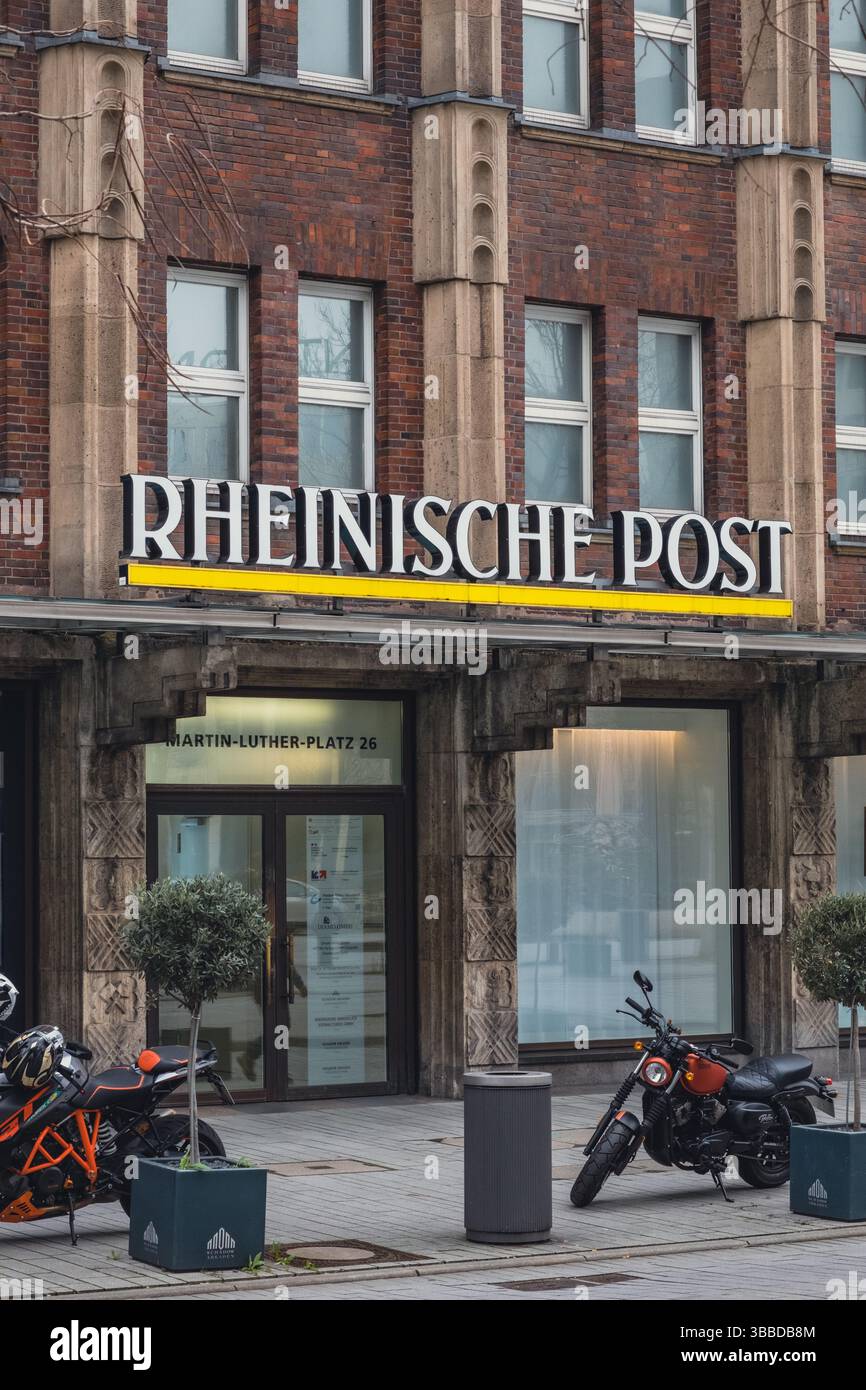 Ingresso alla filiale locale di Rheinische Post in una Schadowstrasse Foto Stock