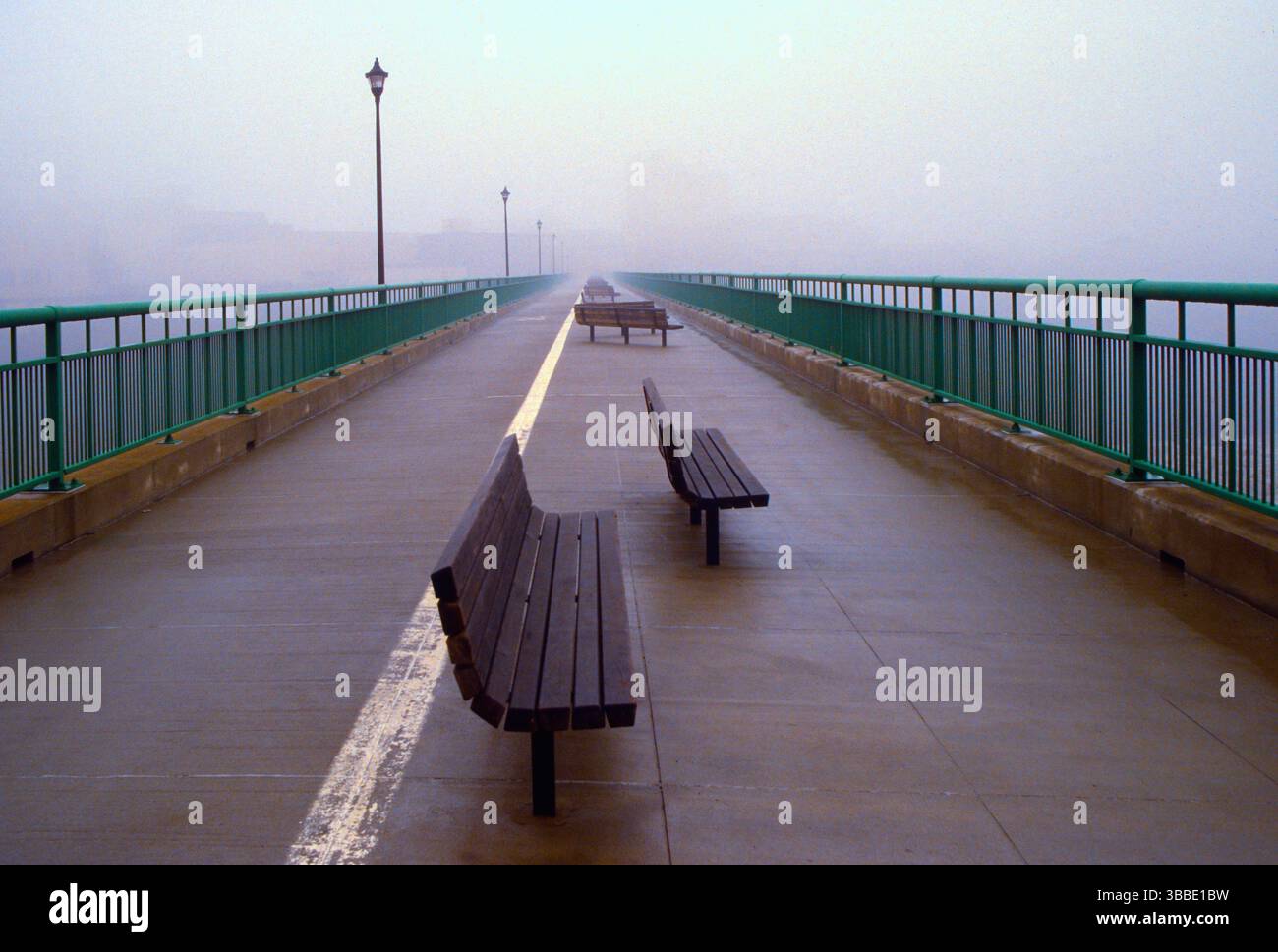 Pont de Rennes. Platt Street Bridge nella nebbia. Rochester, New York Foto Stock