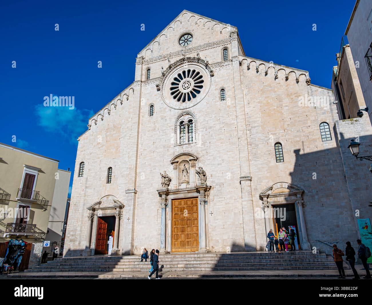 Bari Cattedrale di San Sabino nella città Vecchia nel pomeriggio di una splendida giornata primaverile Foto Stock