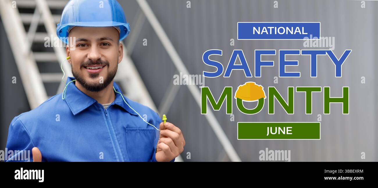 Costruttore maschio con tappi per le orecchie all'aperto. Banner per il mese della sicurezza nazionale Foto Stock