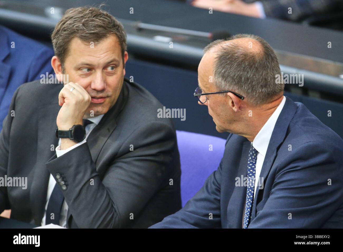 Berlino, Deutschland, 14.05.2025: Deutscher Bundestag: 3. Bundestagssitzung: Lars Klingbeil und Bundeskanzler Friedrich Merz CDU *** Berlino, Germania, 1 Foto Stock