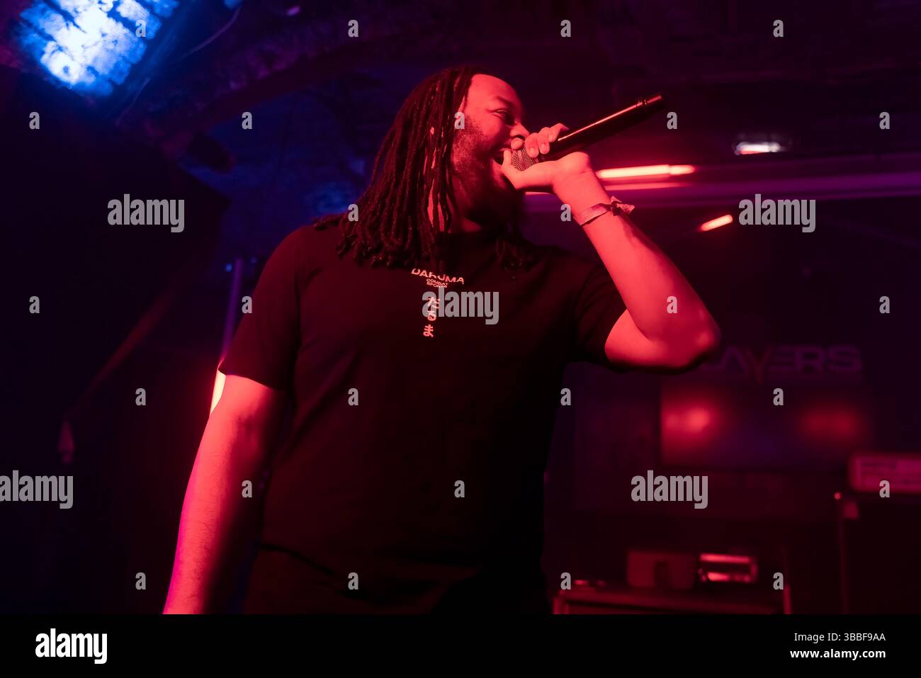 Brighton, città di Brighton & Hove, East Sussex, Regno Unito. Brighton ospita il festival musicale annuale The Great Escape. Questo festival di 4 giorni presenta spettacoli affermati e emergenti che si esibiscono in diversi luoghi. Qui Hip-Hop ACT Angry Blackmen un duo rap americano si esibisce al Players Seafront Club. 15 maggio 2025 David Smith/Alamy Foto Stock