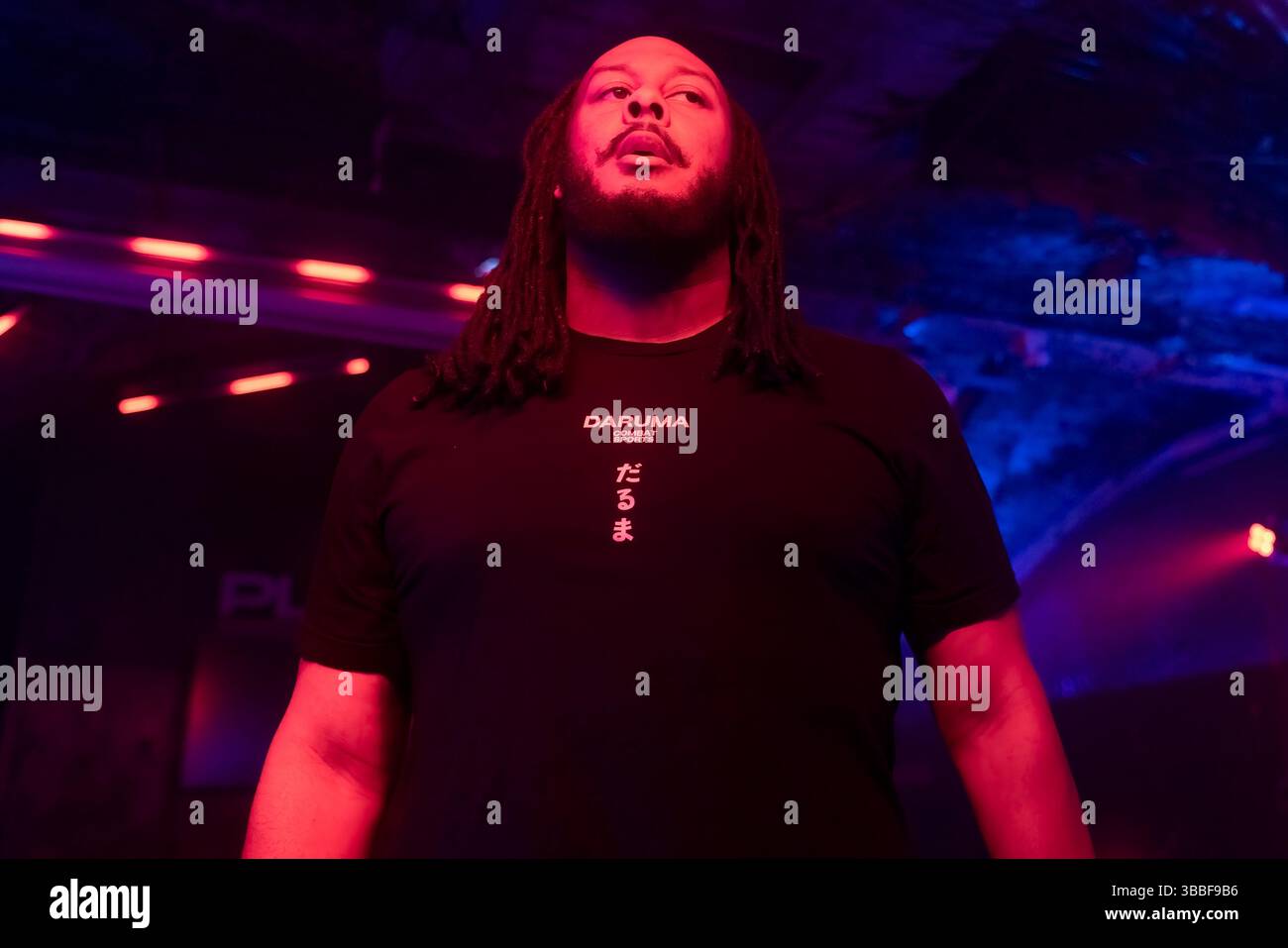 Brighton, città di Brighton & Hove, East Sussex, Regno Unito. Brighton ospita il festival musicale annuale The Great Escape. Questo festival di 4 giorni presenta spettacoli affermati e emergenti che si esibiscono in diversi luoghi. Qui Hip-Hop ACT Angry Blackmen un duo rap americano si esibisce al Players Seafront Club. 15 maggio 2025 David Smith/Alamy Foto Stock