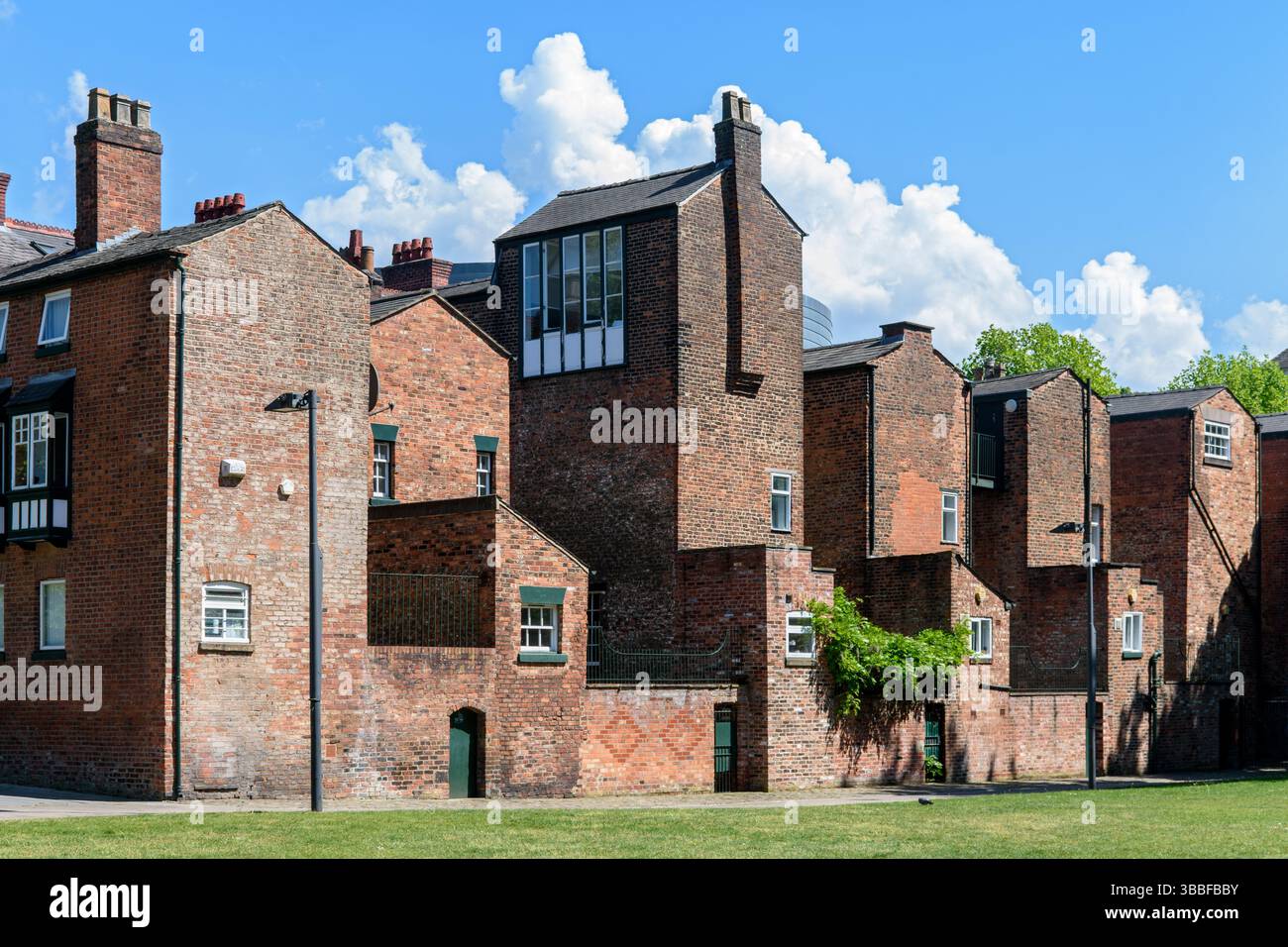 Il retro degli edifici di Oxford Road del 176-188, conosciuti come Waterloo Place, Manchester, Inghilterra, Regno Unito. Foto Stock