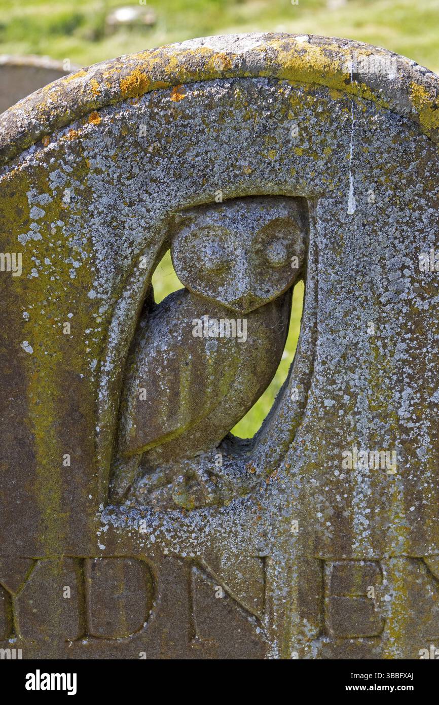 Antica lapide, cimitero, chiesa parrocchiale di St James, Chipping Campden, Cotswolds, Inghilterra, Gran Bretagna Foto Stock
