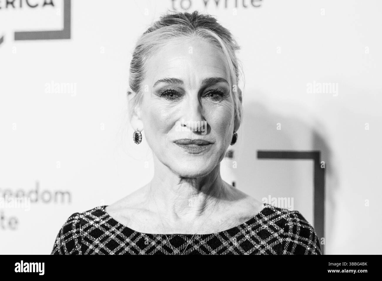 New York, NY, 15 maggio 2025: Sarah Jessica Parker, vestita da Christian Siriano, partecipa al Gala letterario primaverile PEN America 2025 all'American Museum of Natural History di New York il 15 maggio 2025. Crediti: Lev Radin/Alamy News Live Foto Stock