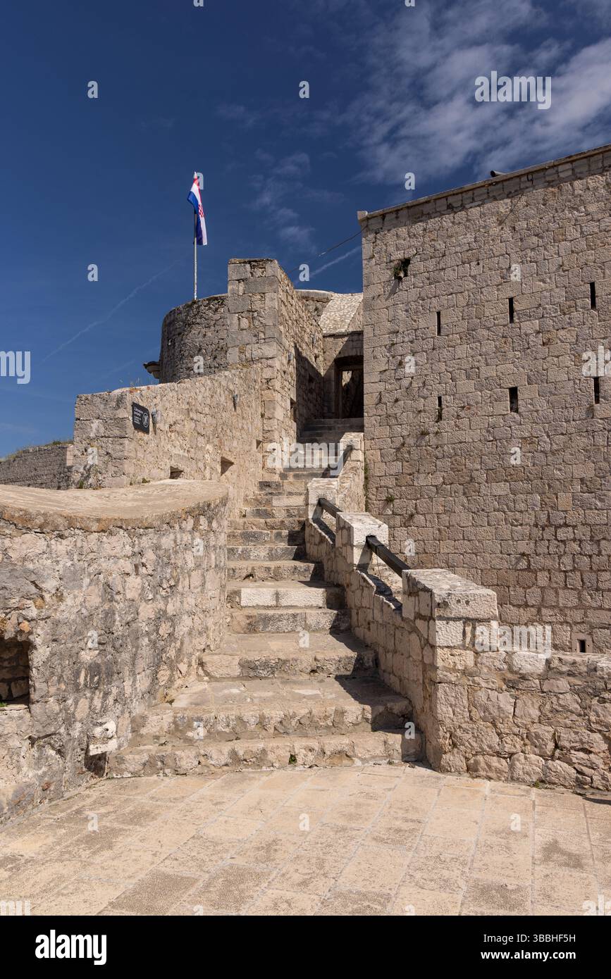 Fortezza medievale di Španjola - Fortica Hvar Fortezza un 16° monumento centrale costruito su una collina che protegge la città e le isole di Hvar, Hvar, Croazia, EU Foto Stock