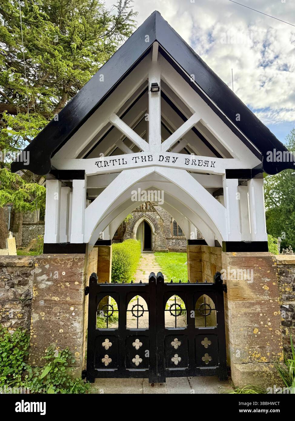 Ingresso alla chiesa di Sant'Andrea, Devon - Immagine stock catturata con smartphone