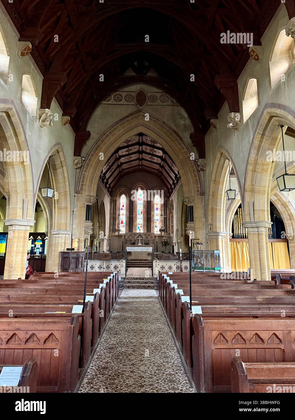 Dentro la chiesa di Sant'Andrea, Chardstock, Devon - Immagine stock catturata con smartphone