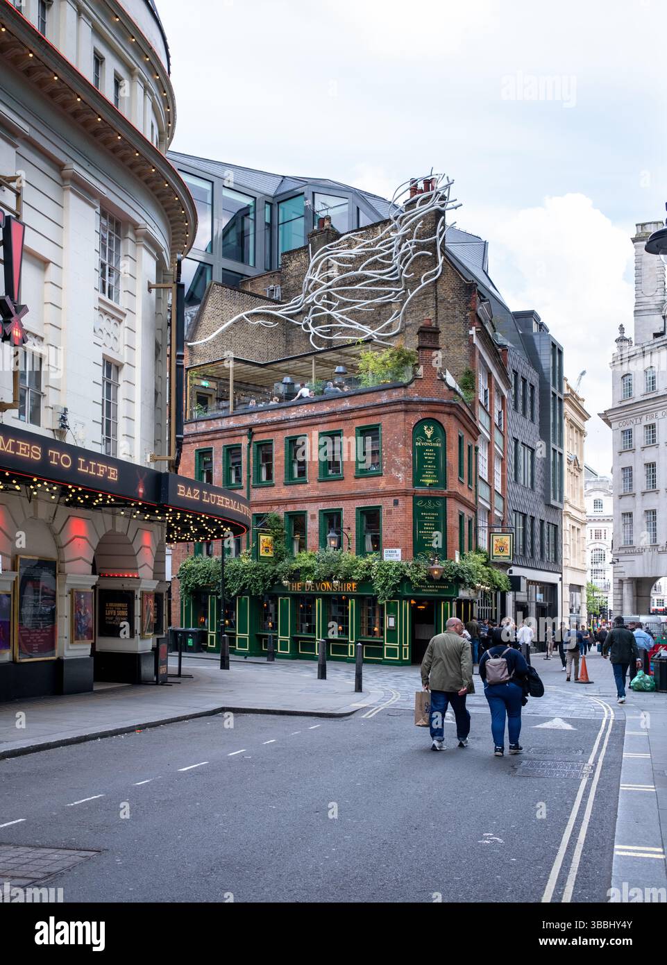 Il Devonshire Public House Restaurant Denman Street London Foto Stock