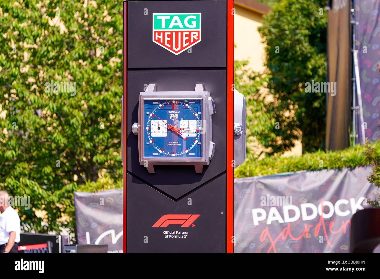Imola, Italia. 15 maggio 2025. TAG HEUER Totem in F1 paddock durante la Formula 1 AWS Gran Premio del Made in Italy e dell'Emilia-Romagna 2025, Emilia Romagna Gran Prix 2025, 7° round del Campionato del mondo FIA di Formula 1 2025, 15 maggio 2025 sull'autodromo Internazionale Enzo e Dino Ferrari, a Imola, Italia. Crediti: Luca Rossini/e-Mage/Alamy Live News Foto Stock