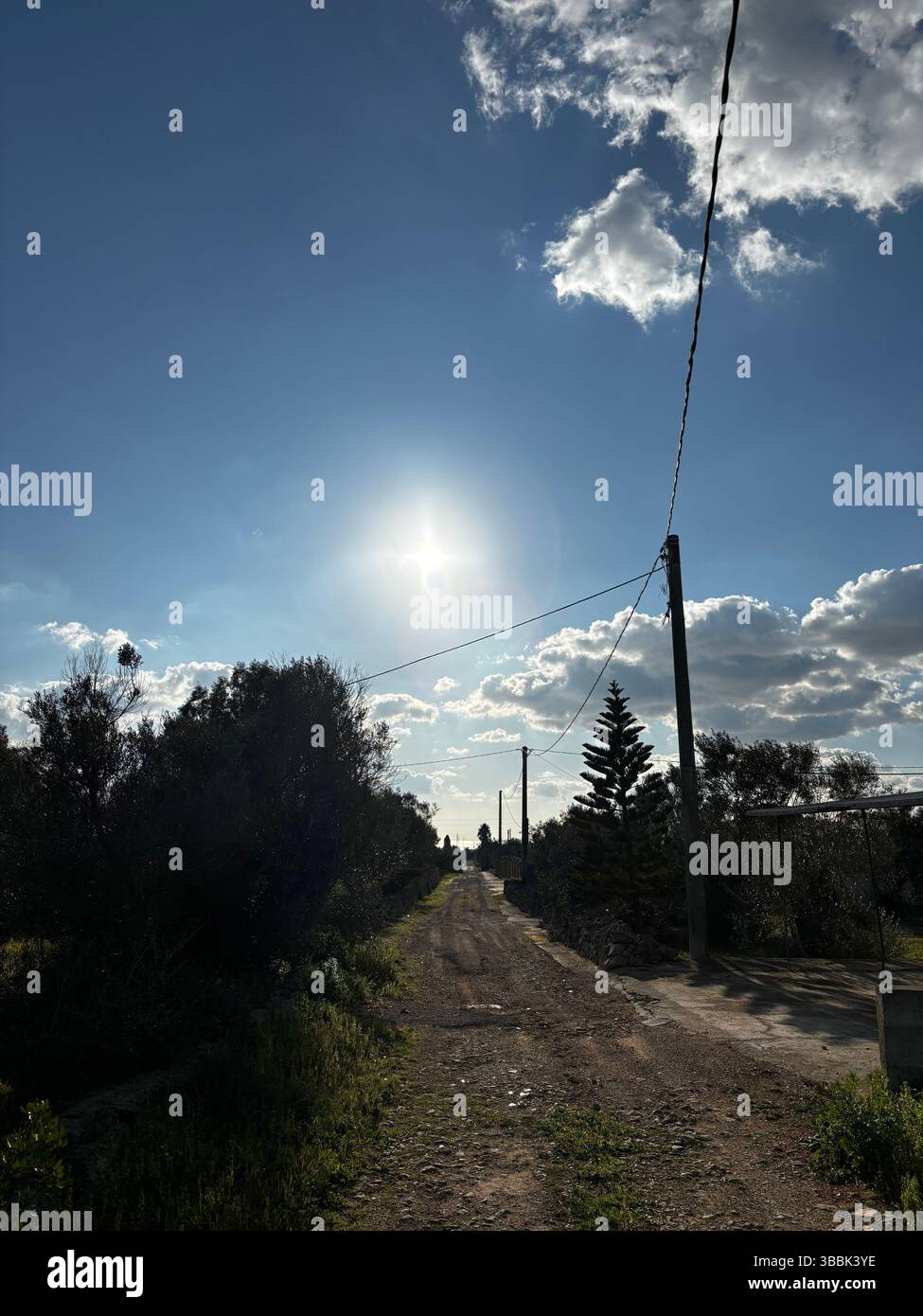 Il cielo e il sole - Immagine stock catturata con smartphone