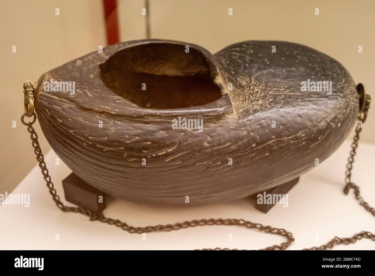 Muslim Begging bag, Kashkul, 20th Century, seed , Kabul, Afghanistan, Museo Nazionale di Antropologia, Madrid, Spagna. Foto Stock