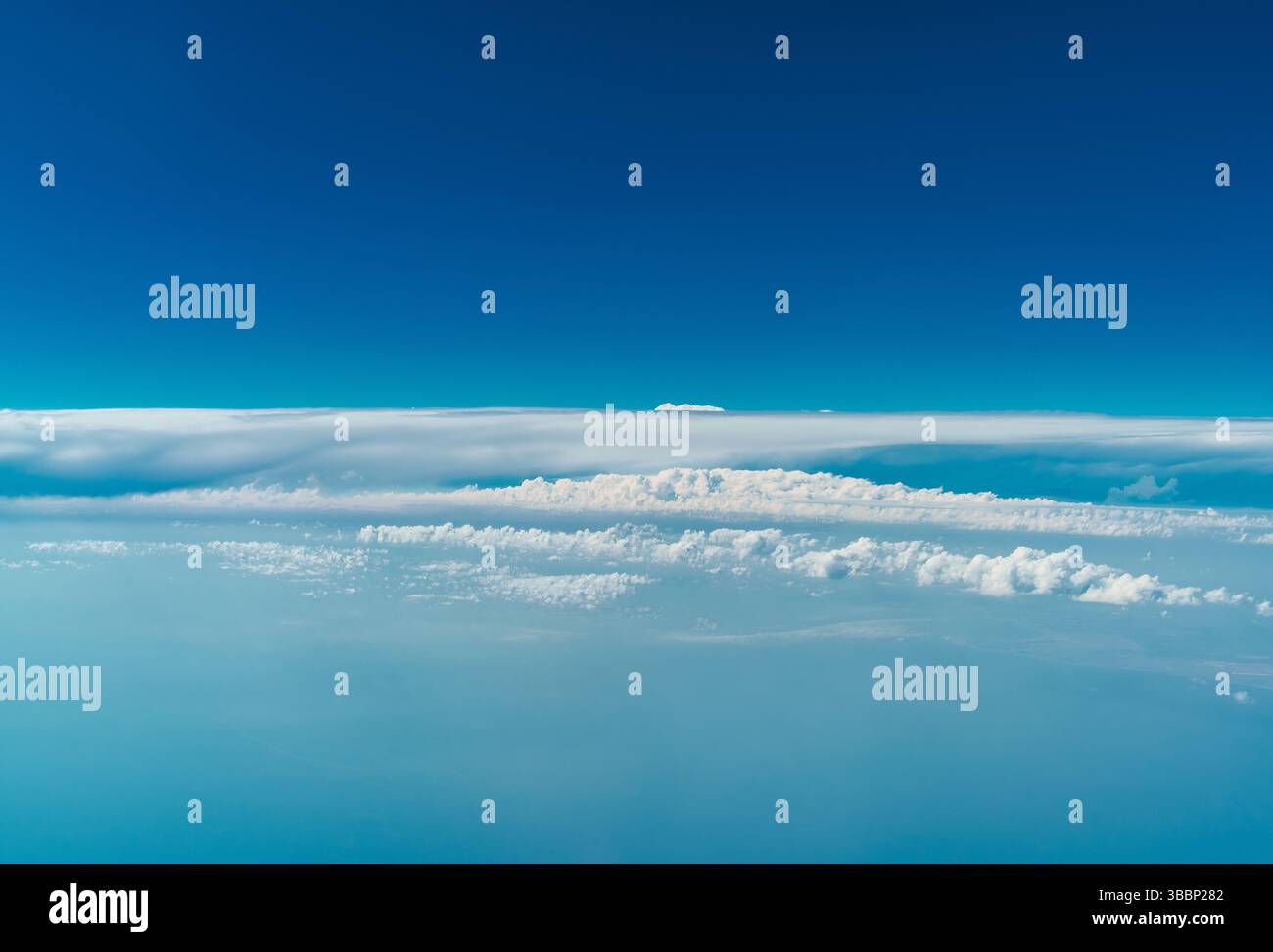 Nuvole e cielo sparano dall'aereo Foto Stock