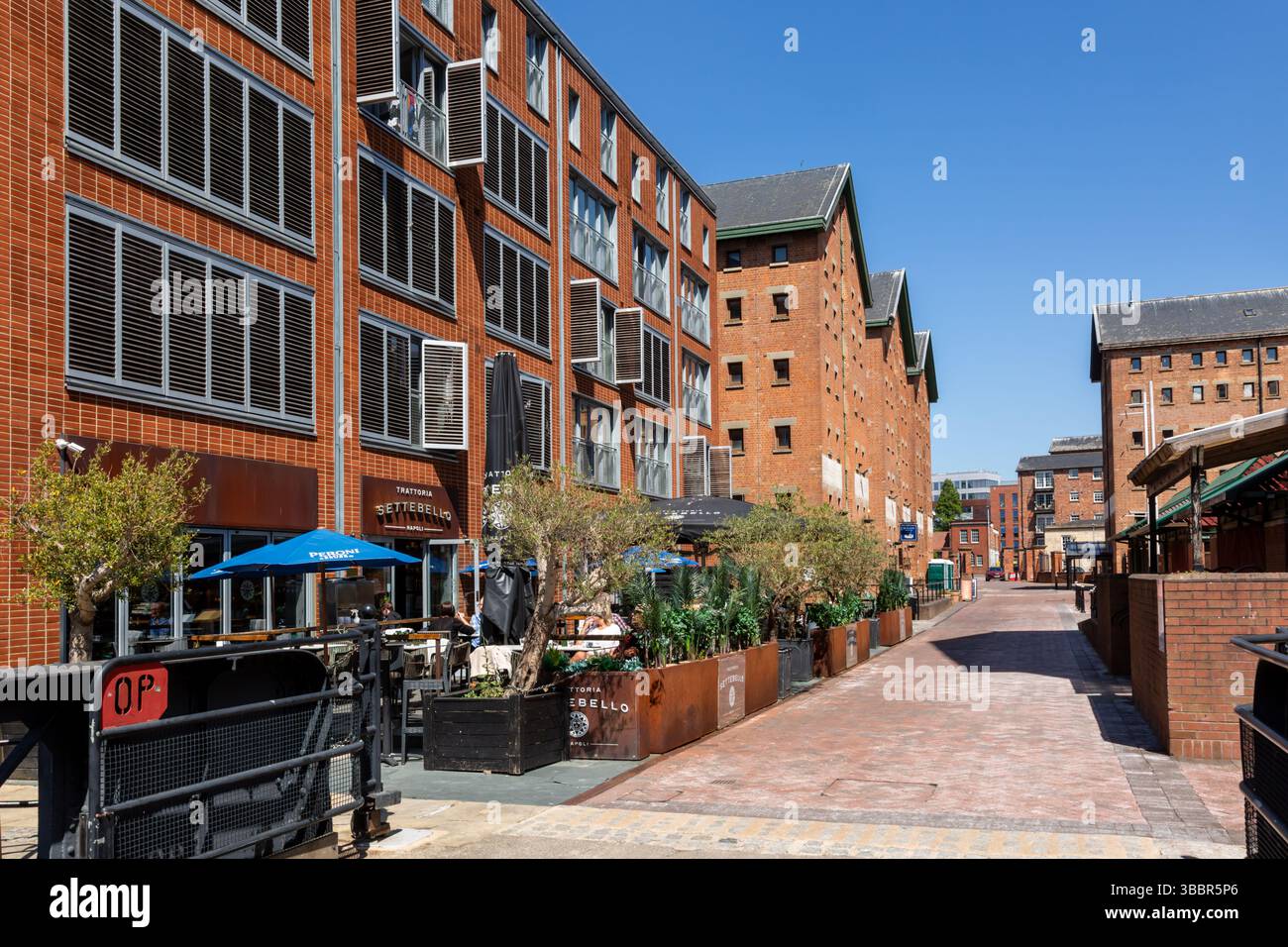 Conversioni residenziali e commerciali, Gloucester Docks, Regno Unito. 2025 Foto Stock
