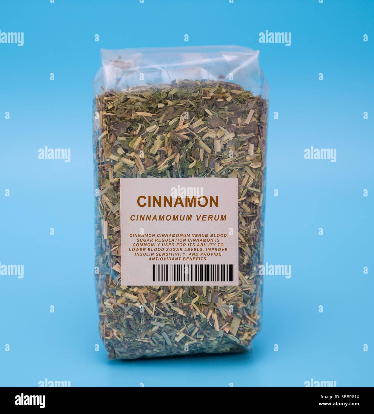Cannella (Cinnamomum verum). Utilizzato per la sua capacità di abbassare i livelli di zucchero nel sangue, migliorare la sensibilità all'insulina e fornire benefici antiossidanti. Foto Stock