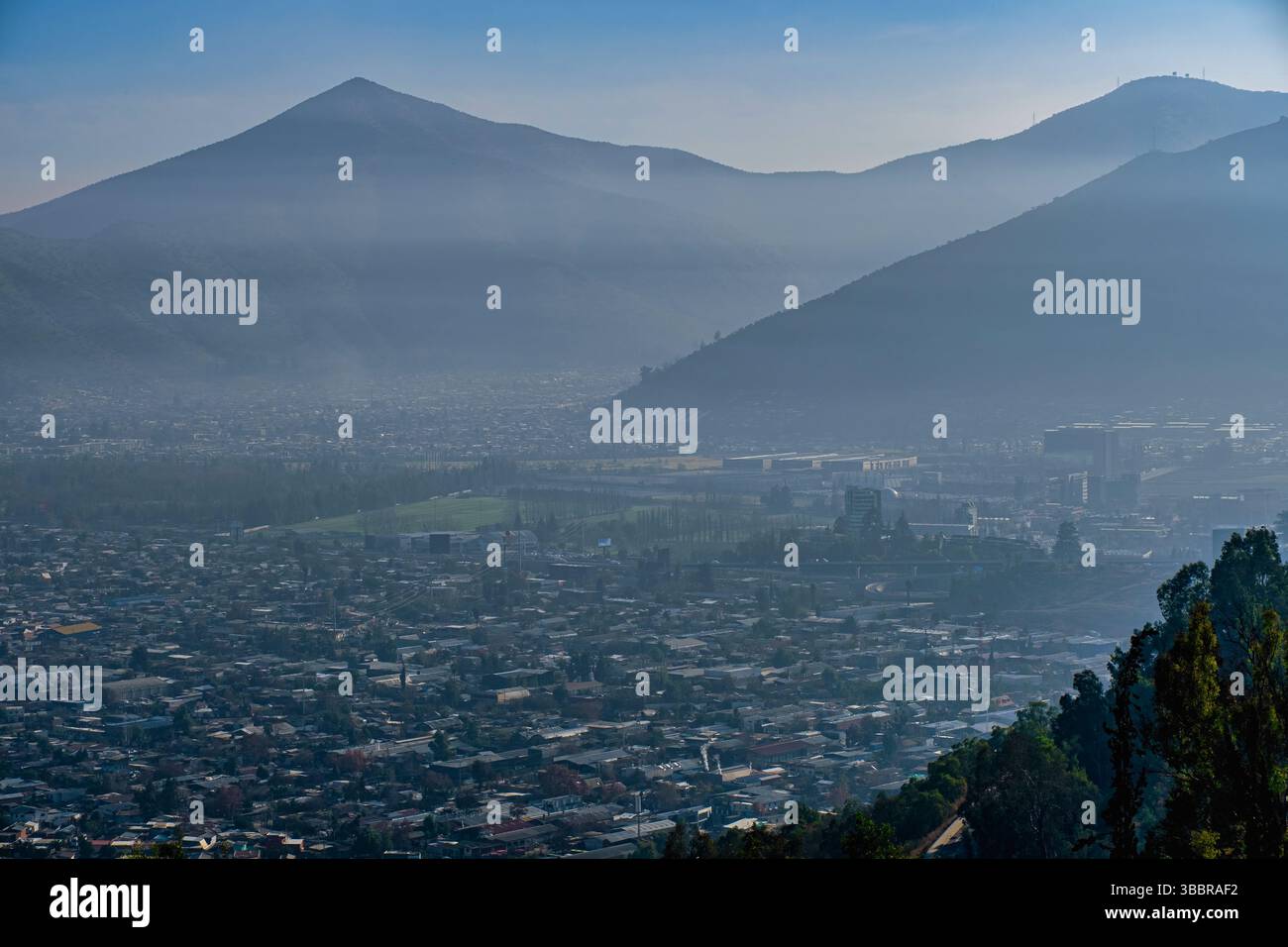 Situato nel più grande parco urbano dell'America Latina e polmone verde di Santiago, il Parquemet (parco metropolitano), meglio conosciuto come "Cerro San Cristóbal". Il Foto Stock