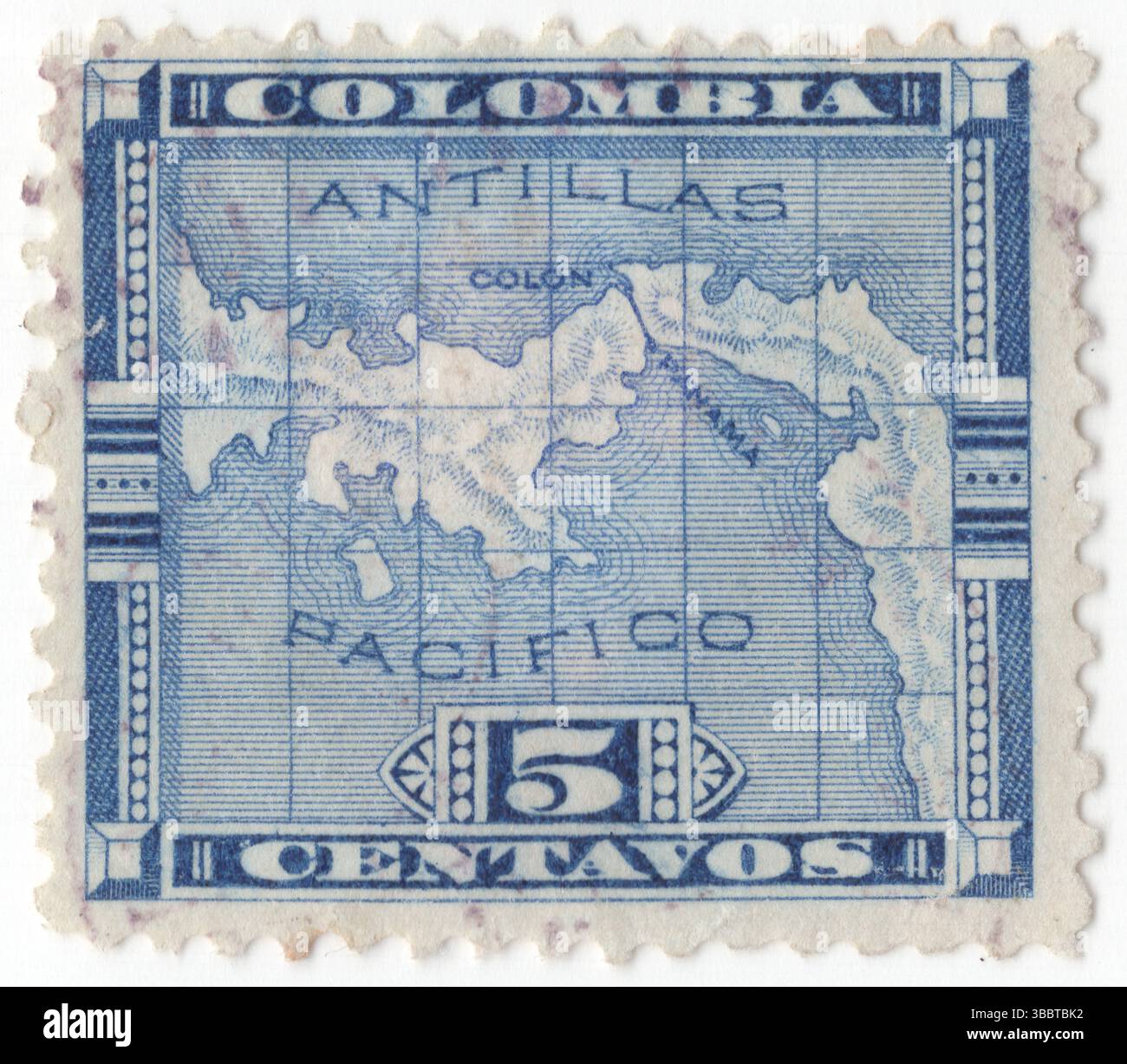 PANAMA — 1892: Francobollo blu da 5 centavo raffigurante la mappa dell'istmo di Panama. Emissioni della Repubblica di Colombia per uso nel dipartimento di Panama. La Repubblica di Panama è un paese dell'America Latina situato all'estremità meridionale dell'America centrale, al confine con il Sud America. Confina con la Costa Rica a ovest, la Colombia a sud-est, il Mar dei Caraibi a nord e l'Oceano Pacifico a sud. La sua capitale e città più grande è Panama City Foto Stock