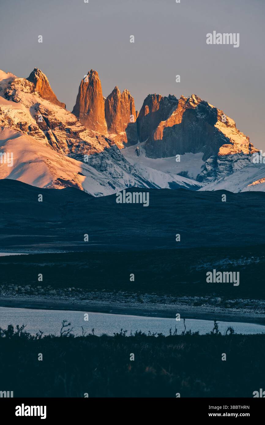 Il Parco Nazionale Torres del Paine si trova nella regione di Magallanes e dell'Antartide cilena, comune di Torres del Payne, provincia di Última Esperanz Foto Stock