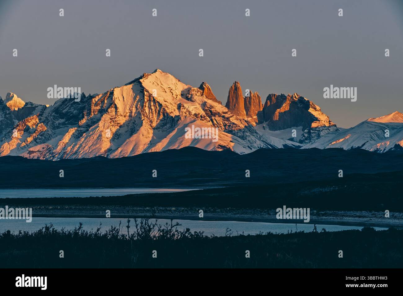 Il Parco Nazionale Torres del Paine si trova nella regione di Magallanes e dell'Antartide cilena, comune di Torres del Payne, provincia di Última Esperanz Foto Stock