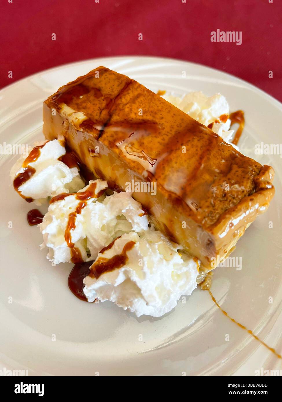 Budino con panna. Spagna. - Immagine stock catturata con smartphone