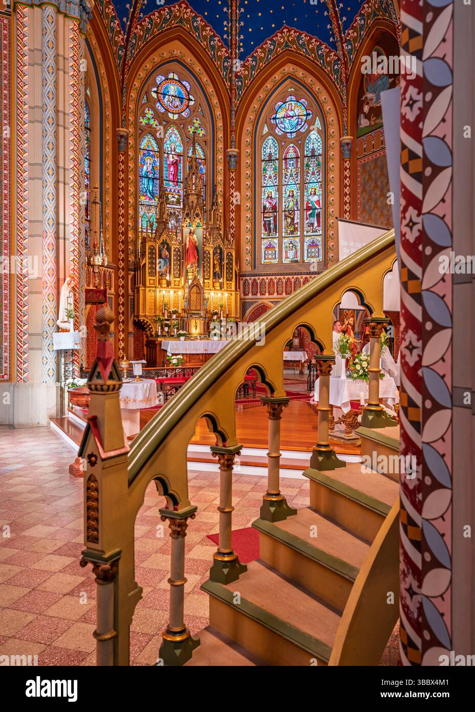 Koszeg, Ungheria 04.23.25 interno della chiesa del Sacro cuore a Kőszeg, contea di Vas, Ungheria occidentale. Il nome ungherese è Jezus szive templom Foto Stock