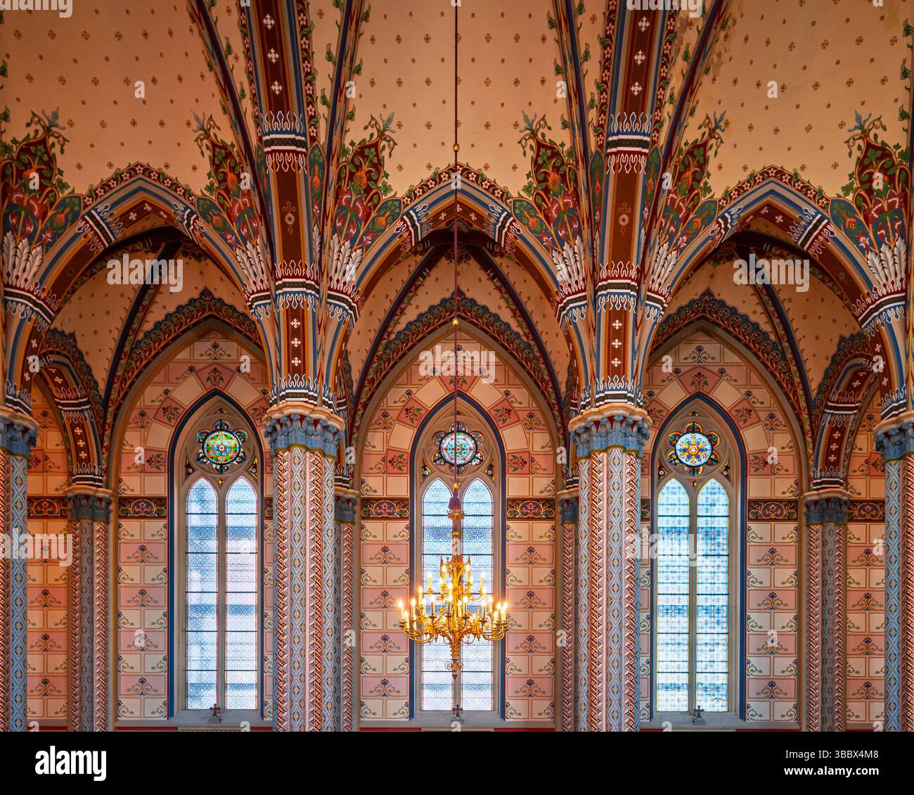 Koszeg, Ungheria 04.23.25 interno della chiesa del Sacro cuore a Kőszeg, contea di Vas, Ungheria occidentale. Il nome ungherese è Jezus szive templom Foto Stock