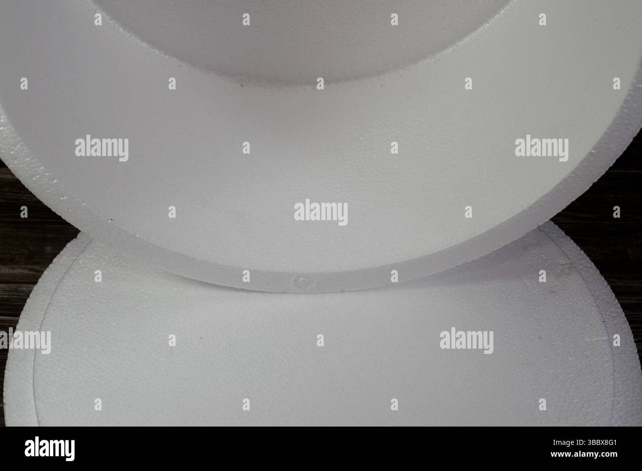 Una scatola per la torta gelato, per preservare l'atmosfera fredda durante il trasporto della torta gelato, fatta di materiale simile alla schiuma per mantenere bassa la temperatura Foto Stock