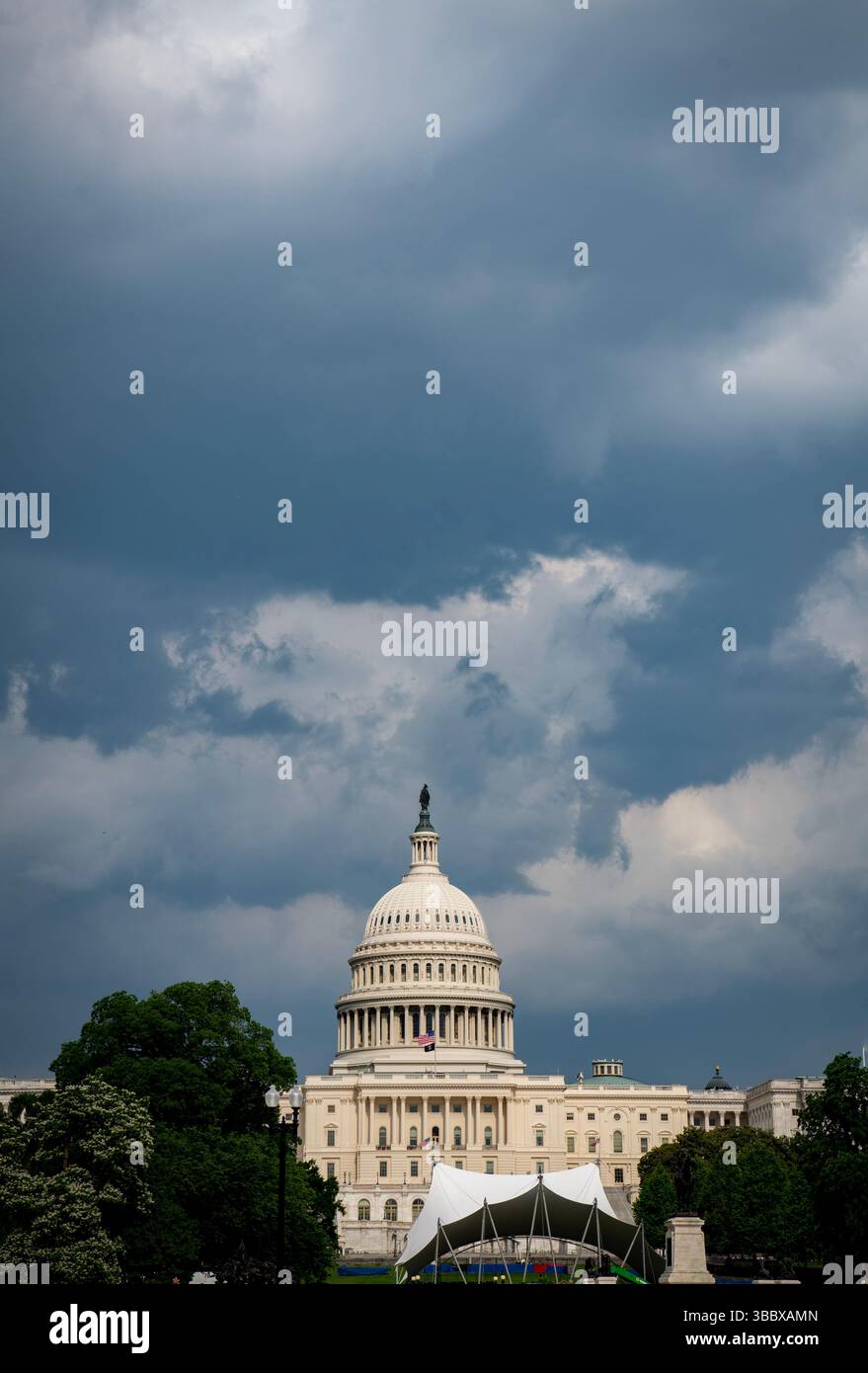 USA Washington DC Campidoglio degli Stati Uniti e cupola con cieli turbolenti e tempestosi Foto Stock