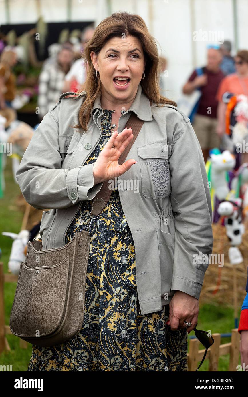 Exeter, Regno Unito. 17 maggio 2025. Kirstie Allsopp, star della posizione della TV, location, avvistata al Devon County Show del 2025 a westpoint, Exeter, devon, dove dovrebbe tenere una sessione di domande e risposte nel tendone di artigianato. Credito: Mark Passmore/Alamy Live News Foto Stock