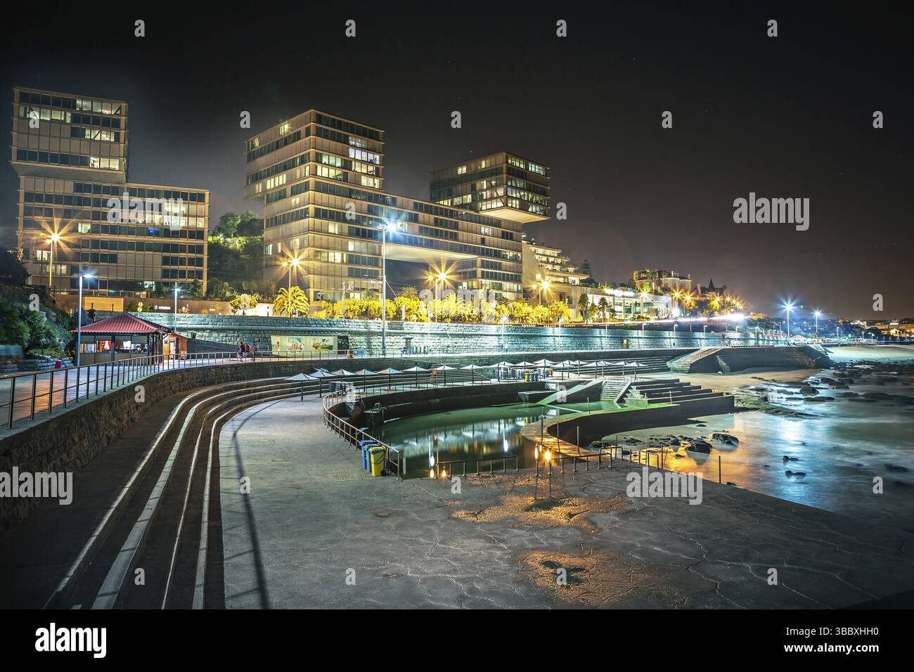 Il lungomare di Cascais di notte, Cascais, Portogallo, Europa Foto Stock