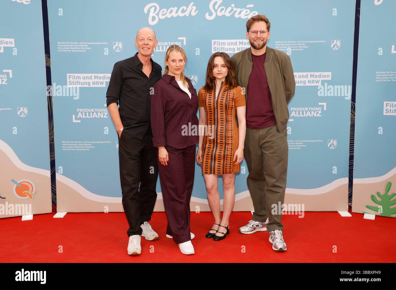 Lucas Schmidt, Maren Schmitt, Lena Urzendowsky und Lasse Scharpen beim Empfang der Landesregierung Nordrhein-Westfalen, der Film- und Medienstiftung NRW und der Produktionsallianz anlässlich der 78. Internationalen Filmfestspiele von Cannes im Vilebrequin la Plage Ondine Restaurant & Beach Club. Cannes, 16.05.2025 Foto Stock