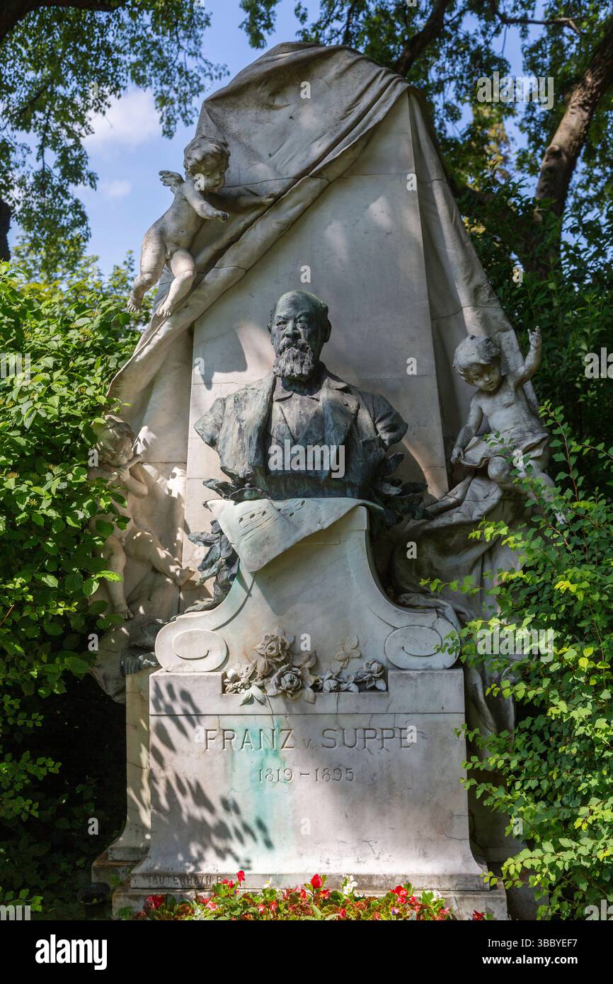 Tomba di Franz von Suppé, Zentralfriedhof, cimitero centrale, Vienna, Austria Foto Stock Tomba di Franz von Suppé, Zentralfriedhof, cimitero centrale, Vienna, Austria Foto Stock