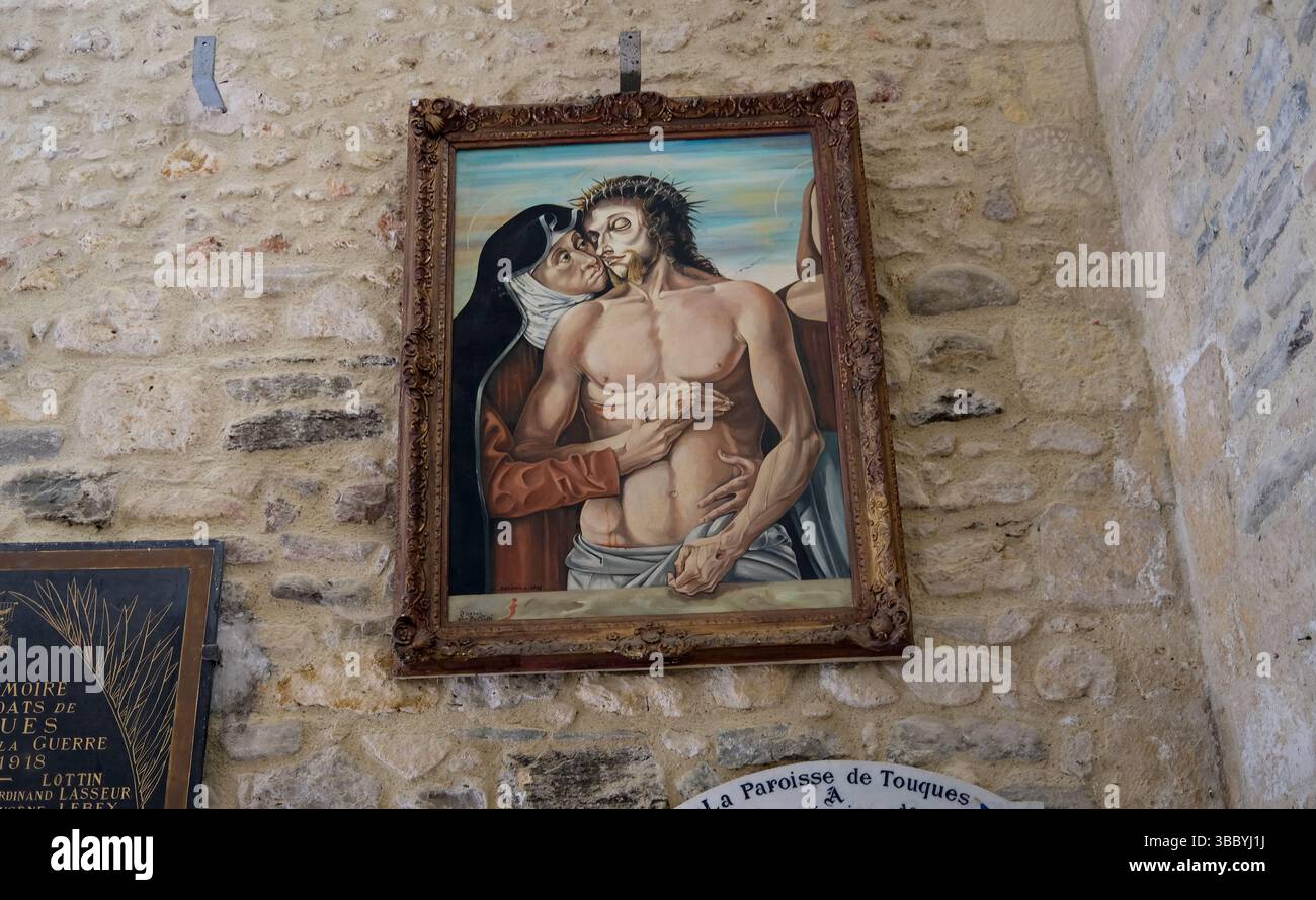 Chiesa di Eglise Saint Thomas Monumento Nazionale nel villaggio di Touques in Normandia, Calvados, Francia. Pittura di Maria e Gesù Foto Stock