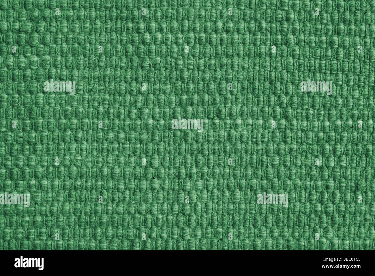 Tessuto verde naturale con grande tessitura. Superficie, struttura della tappezzeria o del materiale del tappeto, primo piano dello sfondo in tessuto. Foto Stock