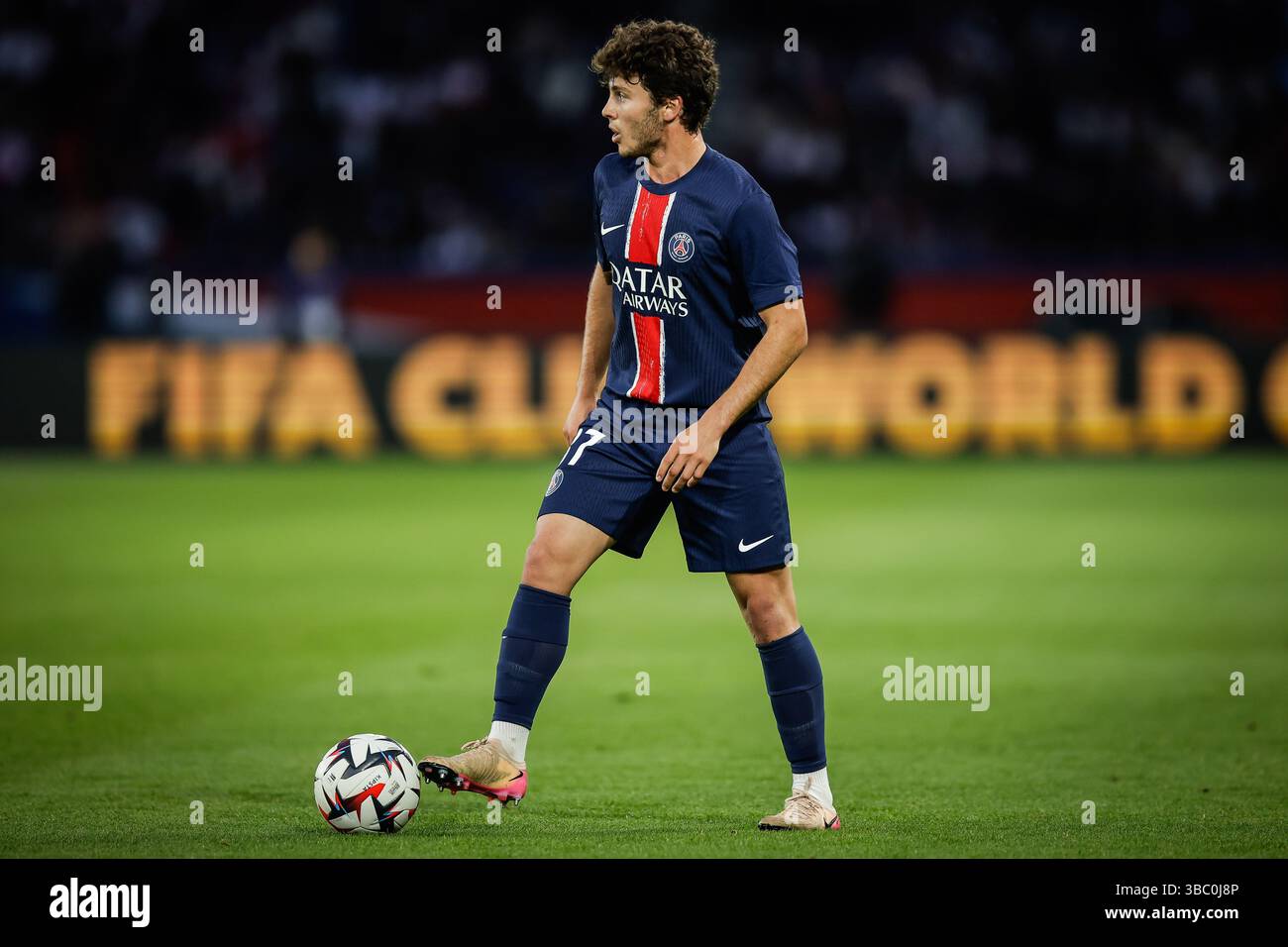 Parigi, Francia, Francia. 17 maggio 2025. Joao NEVES del PSG durante la partita di Ligue 1 tra Paris Saint-Germain (PSG) e AJ Auxerre al Parc des Princes Stadium il 17 maggio 2025 a Parigi, Francia. (Credit Image: © Matthieu Mirville/ZUMA Press Wire) SOLO PER USO EDITORIALE! Non per USO commerciale! Foto Stock