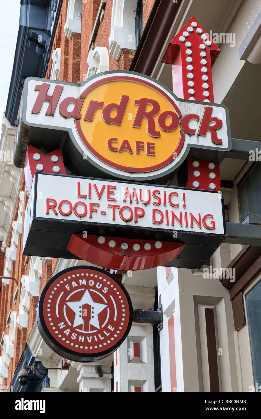 Cartello all'esterno dell'Hard Rock Cafe a Broadway, Nashville, Tennessee Foto Stock