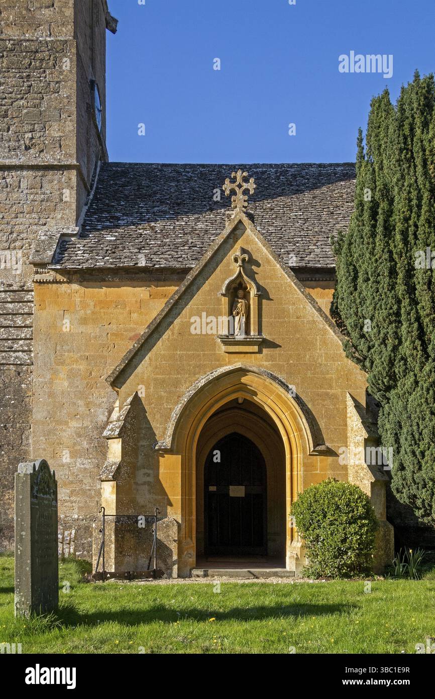 Ritratto, timpano, ingresso, chiesa, Stanway, Cotswolds, Inghilterra, Gran Bretagna Foto Stock