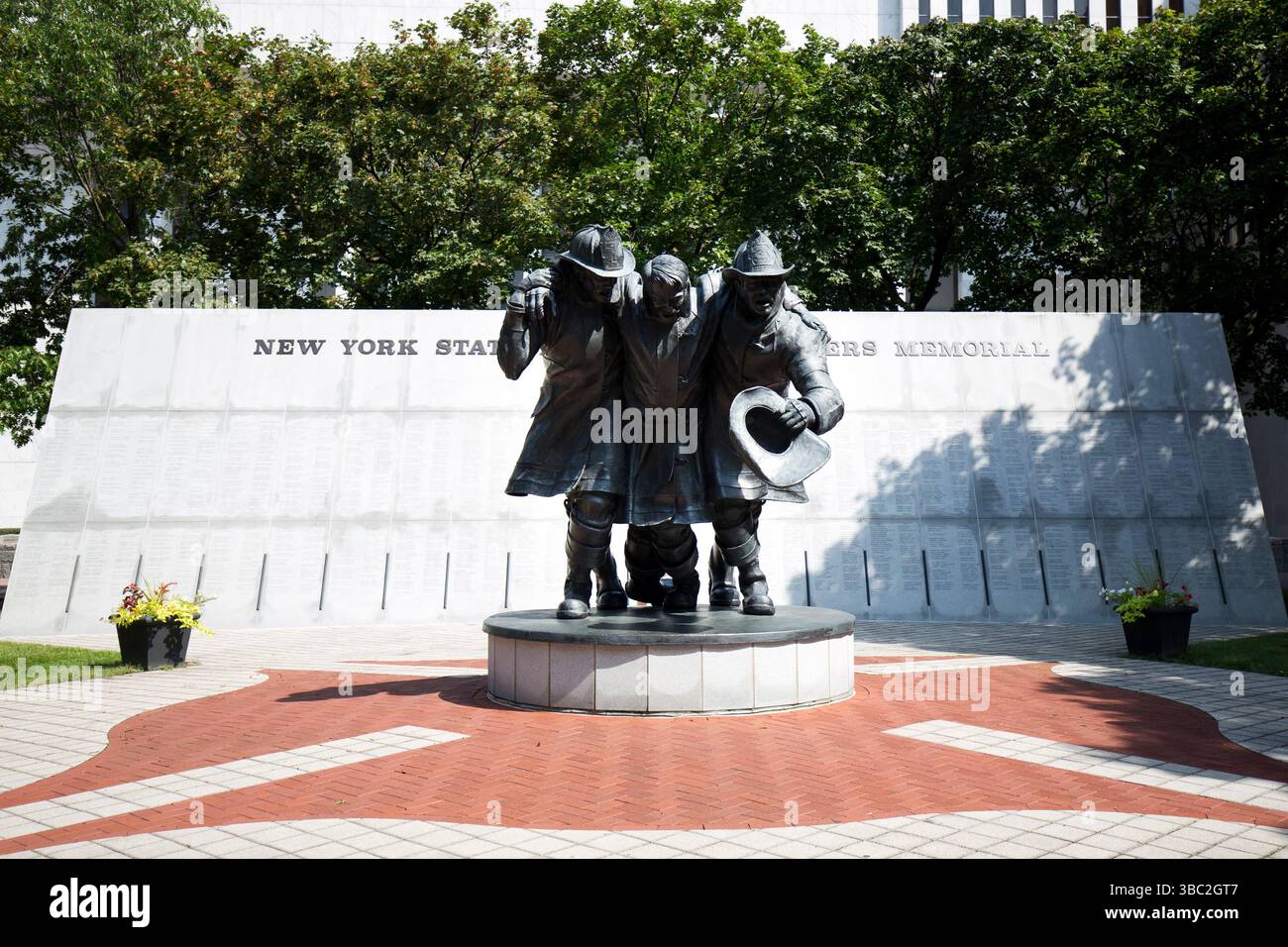 New York State Fallen Firefighters Memorial sull'Empire State Plaza negli Stati Uniti Foto Stock