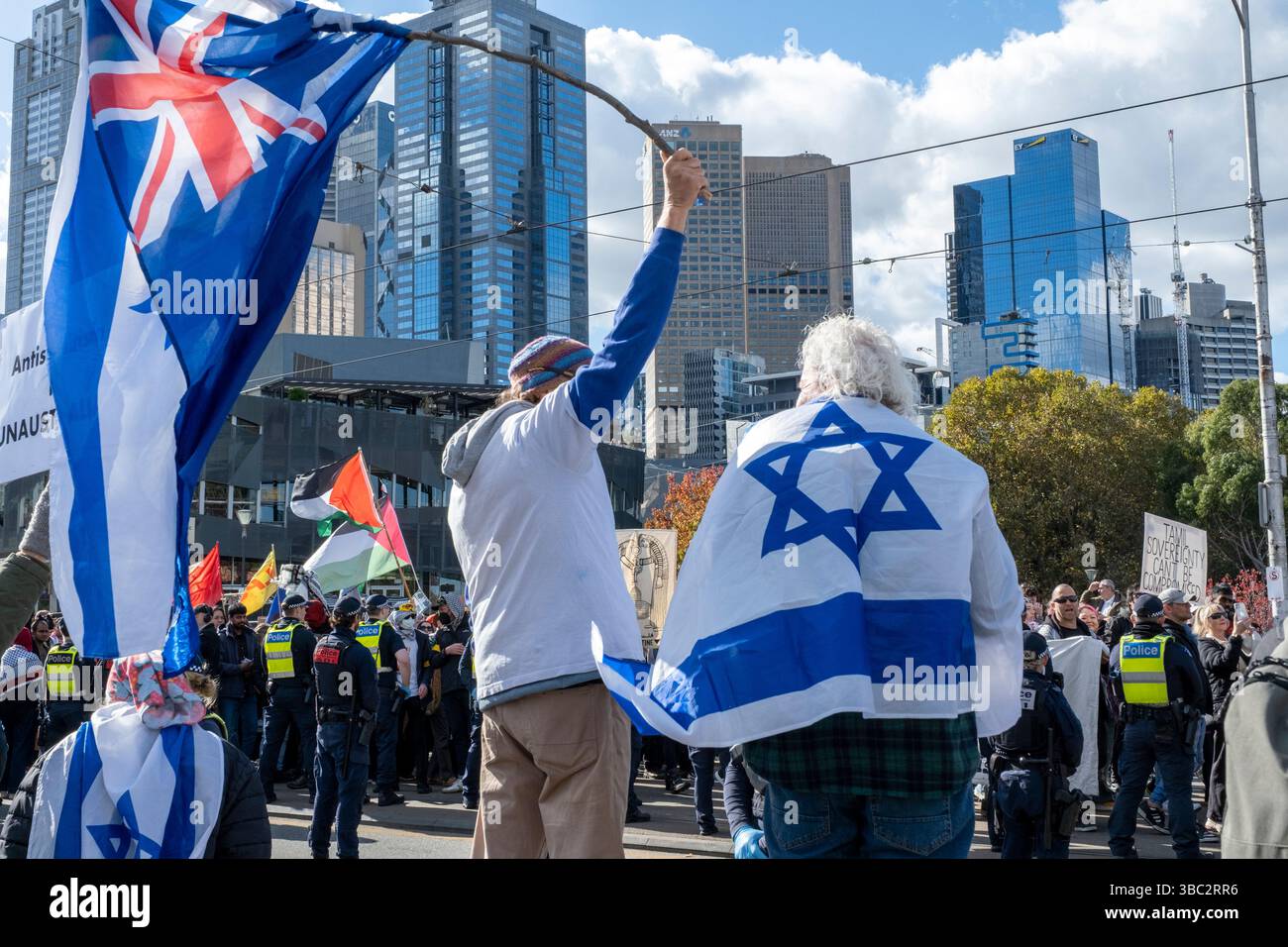Manifestanti ebrei alla marcia di protesta per l'anniversario della Nakba palestinese. Melbourne, Victoria, Australia. Foto Stock