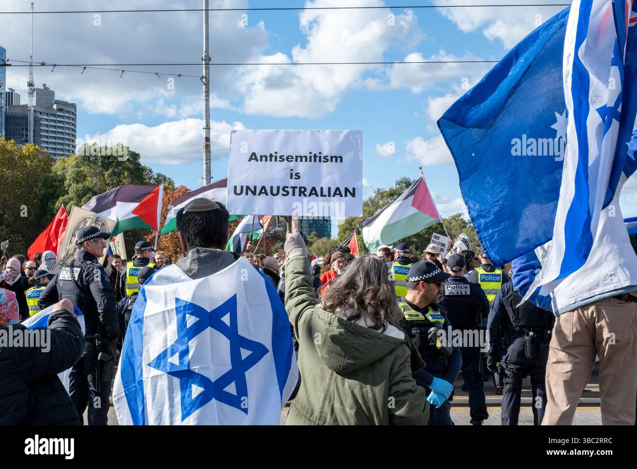 Manifestanti ebrei alla marcia di protesta per l'anniversario della Nakba palestinese. Melbourne, Victoria, Australia. Foto Stock