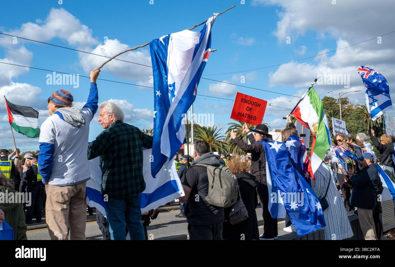 Manifestanti ebrei alla marcia di protesta per l'anniversario della Nakba palestinese. Melbourne, Victoria, Australia. Foto Stock
