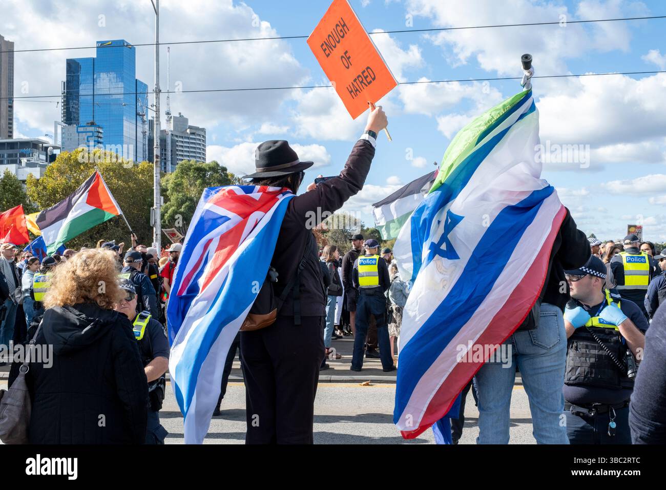Manifestanti ebrei alla marcia di protesta per l'anniversario della Nakba palestinese. Melbourne, Victoria, Australia. Foto Stock
