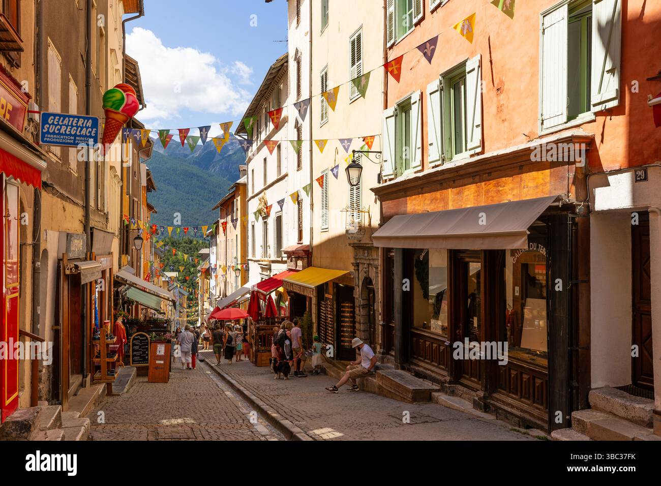 Strada principale, Brianc, Hautes-Alpes, Francia Foto Stock